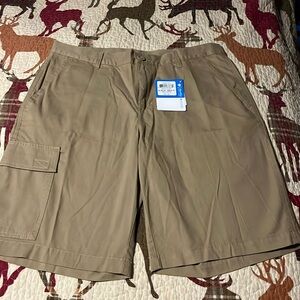 Mens COLUMBIA cargo shorts Size 32 NWT!